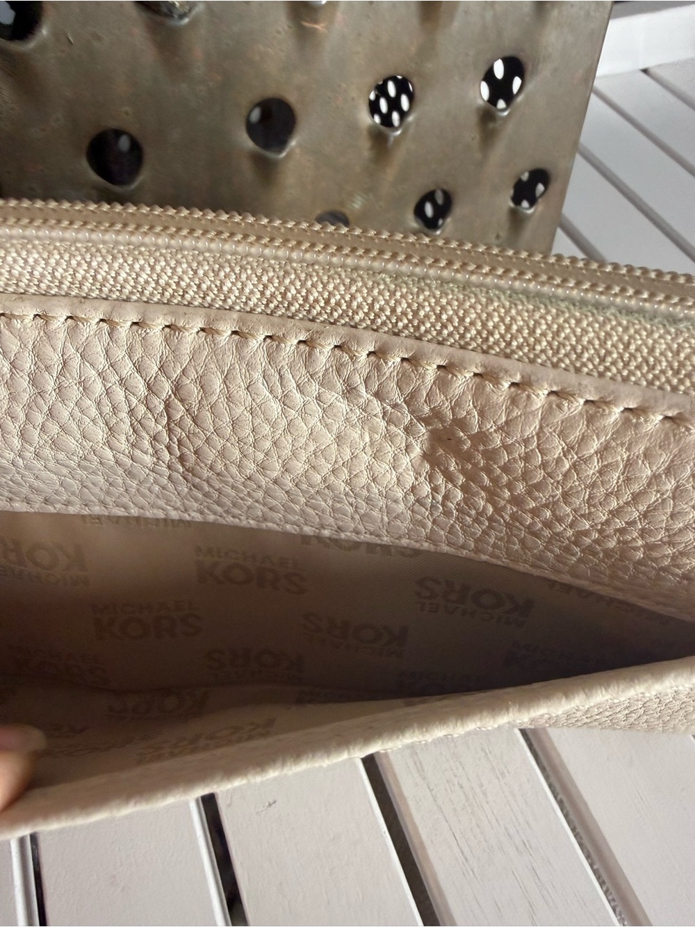 Michael Kors Women's Cream Zip Around Pebbled Leather Large Wallet EUC - Picture 4 of 12